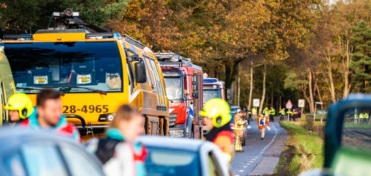 Verschillende hulpverleners en hulpverleningsvoertuigen